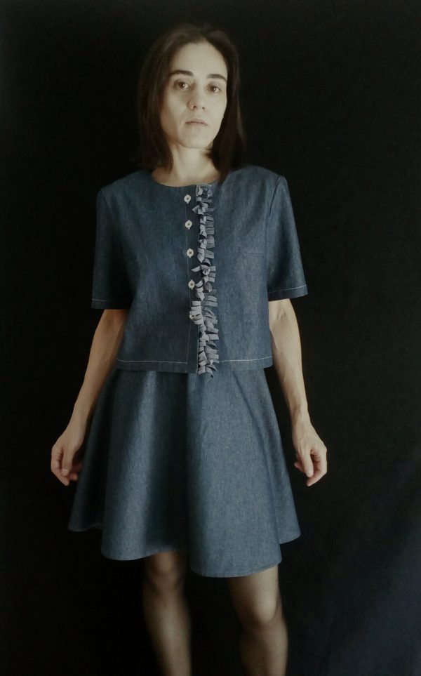 "kallioπ" jean cropped shirt with front decoration - Image 2